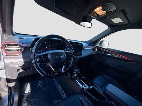 Used 2025 Chevrolet TrailBlazer RS w/ Convenience Package image 9