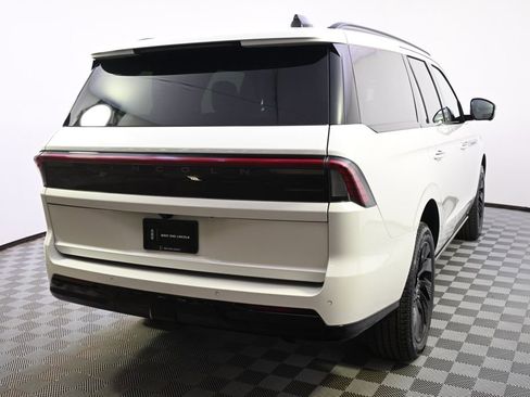 New 2026 Lincoln Navigator Reserve w/ Jet Appearance Package AWD/4WD image 6