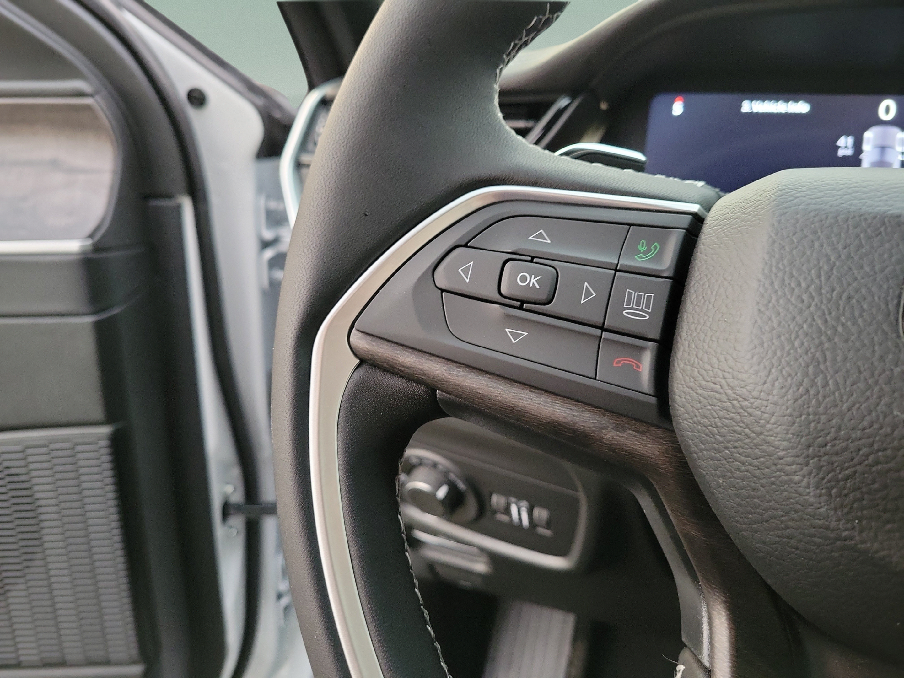New 2027 Jeep Grand Cherokee Altitude RWD image 24