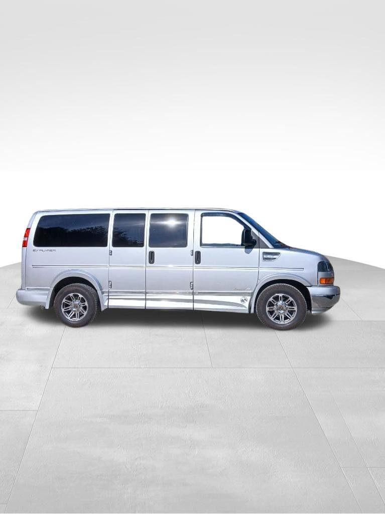 Used 2022 GMC Savana 2500 w/ Enhanced Convenience Package RWD image 4