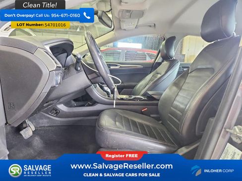 Used 2014 Ford Fusion SE w/ Equipment Group 202A FWD image 9