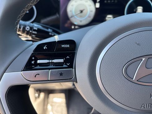 Used 2025 Hyundai Elantra SEL image 29