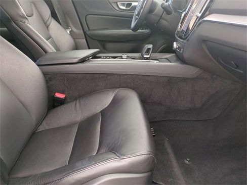 Used 2024 Volvo S60 B5 Core image 21
