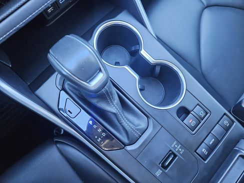 Used 2022 Toyota Highlander XLE image 19