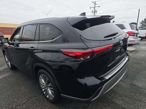 Used 2021 Toyota Highlander Platinum image 2