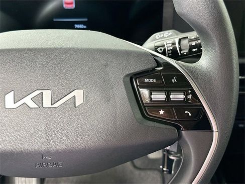 Used 2024 Kia Niro LX image 20