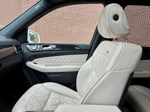Used 2017 Mercedes-Benz GLS 450 4MATIC image 29
