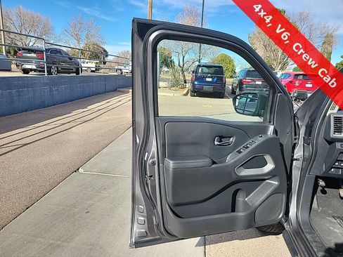 Used 2022 Nissan Frontier SV image 11