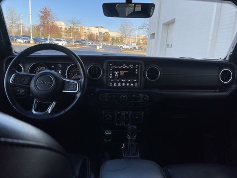 Used 2018 Jeep Wrangler Unlimited Sahara image 29