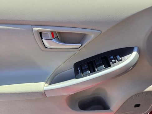 Used 2014 Toyota Prius Five FWD image 20