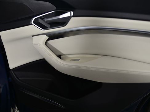 Certified 2022 Audi e-tron Premium Plus w/ Premium Plus Package image 21