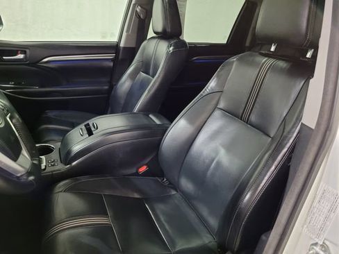 Used 2018 Toyota Highlander XLE image 10