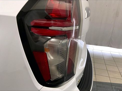 Used 2022 Chevrolet Tahoe Premier AWD/4WD image 35