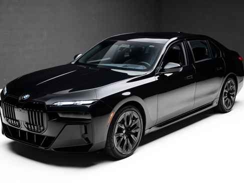 Used 2024 BMW 760i xDrive w/ Executive Package AWD/4WD image 5