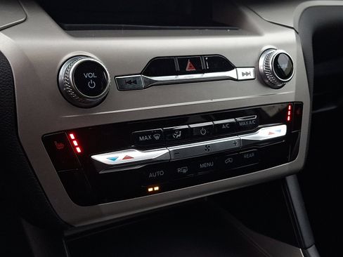 Certified 2022 Ford Explorer XLT image 15