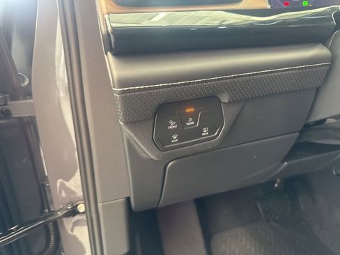 New 2026 Volkswagen Atlas SE image 14