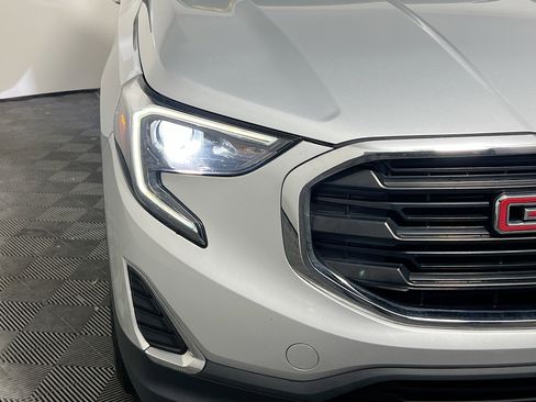 Used 2021 GMC Terrain SLE w/ Driver Convenience Package image 11