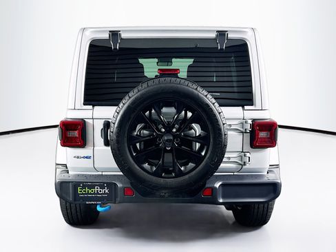 Used 2024 Jeep Wrangler Unlimited Sahara w/ Technology Group AWD/4WD image 7