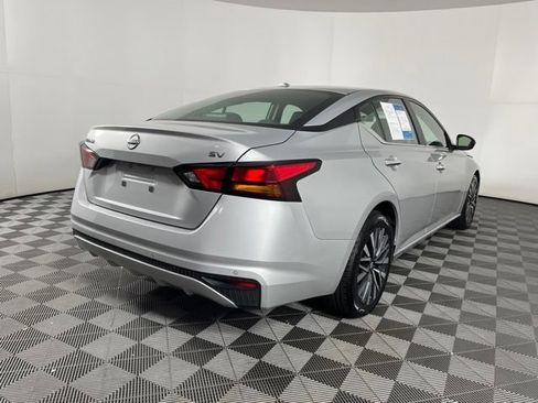 Used 2024 Nissan Altima 2.5 SV FWD image 12