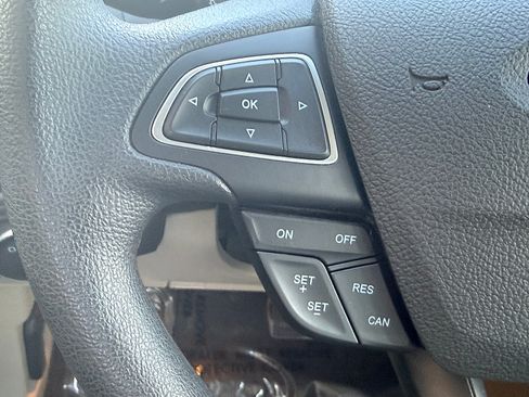 Used 2017 Ford Focus SE FWD image 19