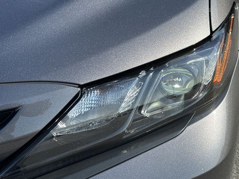 Used 2022 Toyota Camry SE image 6