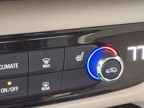 Used 2018 Buick Regal Essence w/ Driver Confidence Package #1 image 15