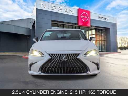 Used 2024 Lexus ES 300h w/ Premium Package image 4