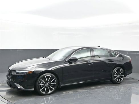 Certified 2025 Honda Accord Touring image 2