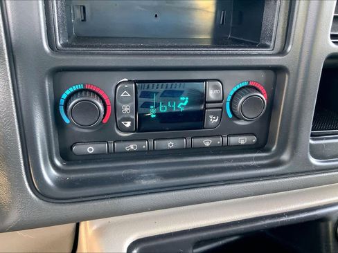 Used 2004 Chevrolet Suburban Z71 w/ Preferred Equipment Group image 30