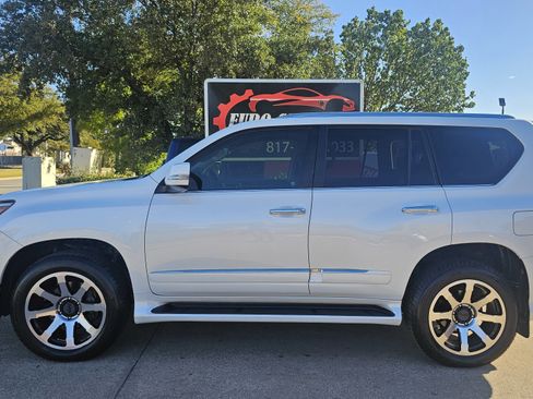 Used 2014 Lexus GX 460 w/ Premium Package image 2