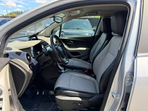 Used 2015 Chevrolet Trax LT w/ LT Plus Package AWD/4WD image 9