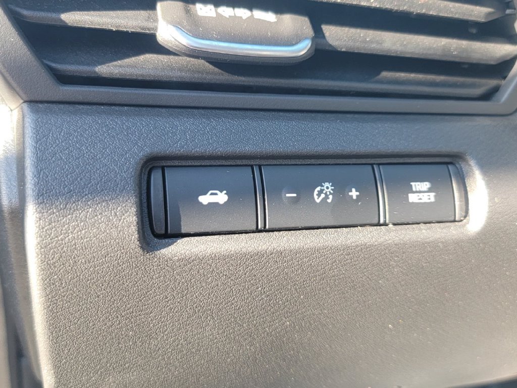Used 2025 Nissan Altima 2.5 SV FWD image 32