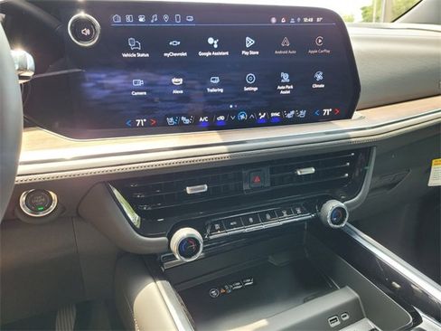 New 2025 Chevrolet Suburban High Country image 17