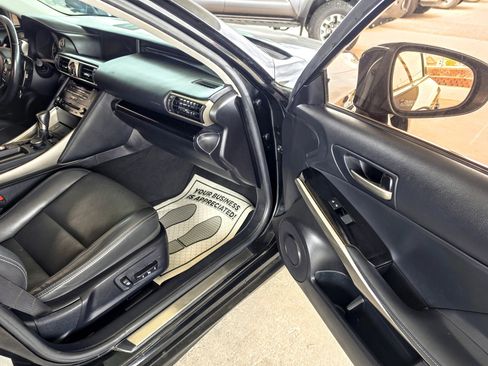 Used 2017 Lexus IS 200t w/ Premium Package RWD image 16