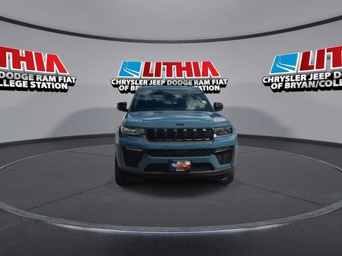 New 2026 Jeep Grand Cherokee L Limited w/ Limited Altitude Package AWD/4WD image 3