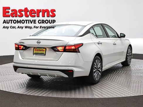 Used 2025 Nissan Altima 2.5 SV FWD image 5