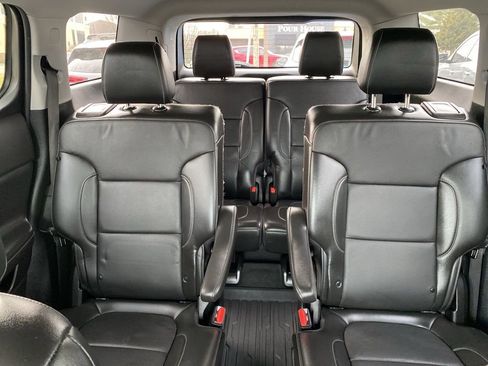 Used 2021 GMC Acadia SLT w/ LPO, Floor Liner Package image 13