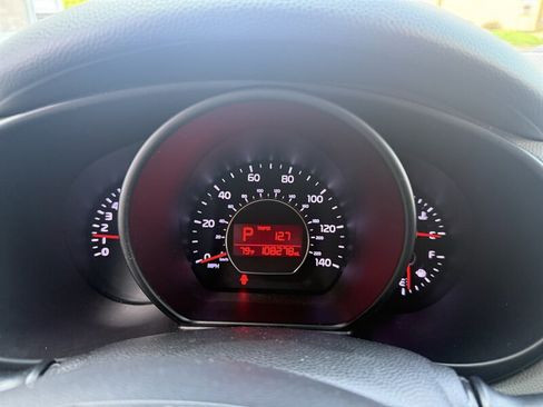 Used 2017 Kia Soul + FWD image 11