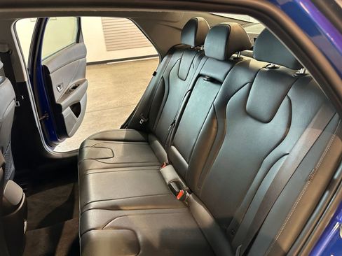 Used 2025 Hyundai Elantra Limited image 39