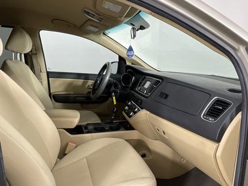 Used 2016 Kia Sedona LX w/ LX Convenience Package image 15