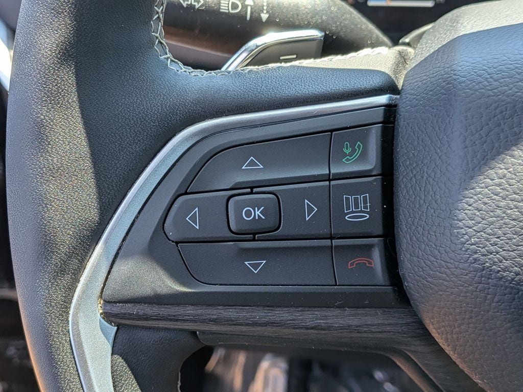 Certified 2024 Jeep Grand Cherokee Limited w/ Luxury Tech Group II AWD/4WD image 16