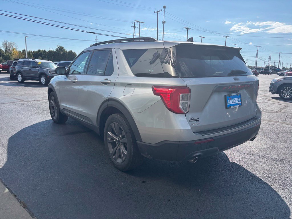 Used 2021 Ford Explorer XLT w/ Equipment Group 202A AWD/4WD image 7