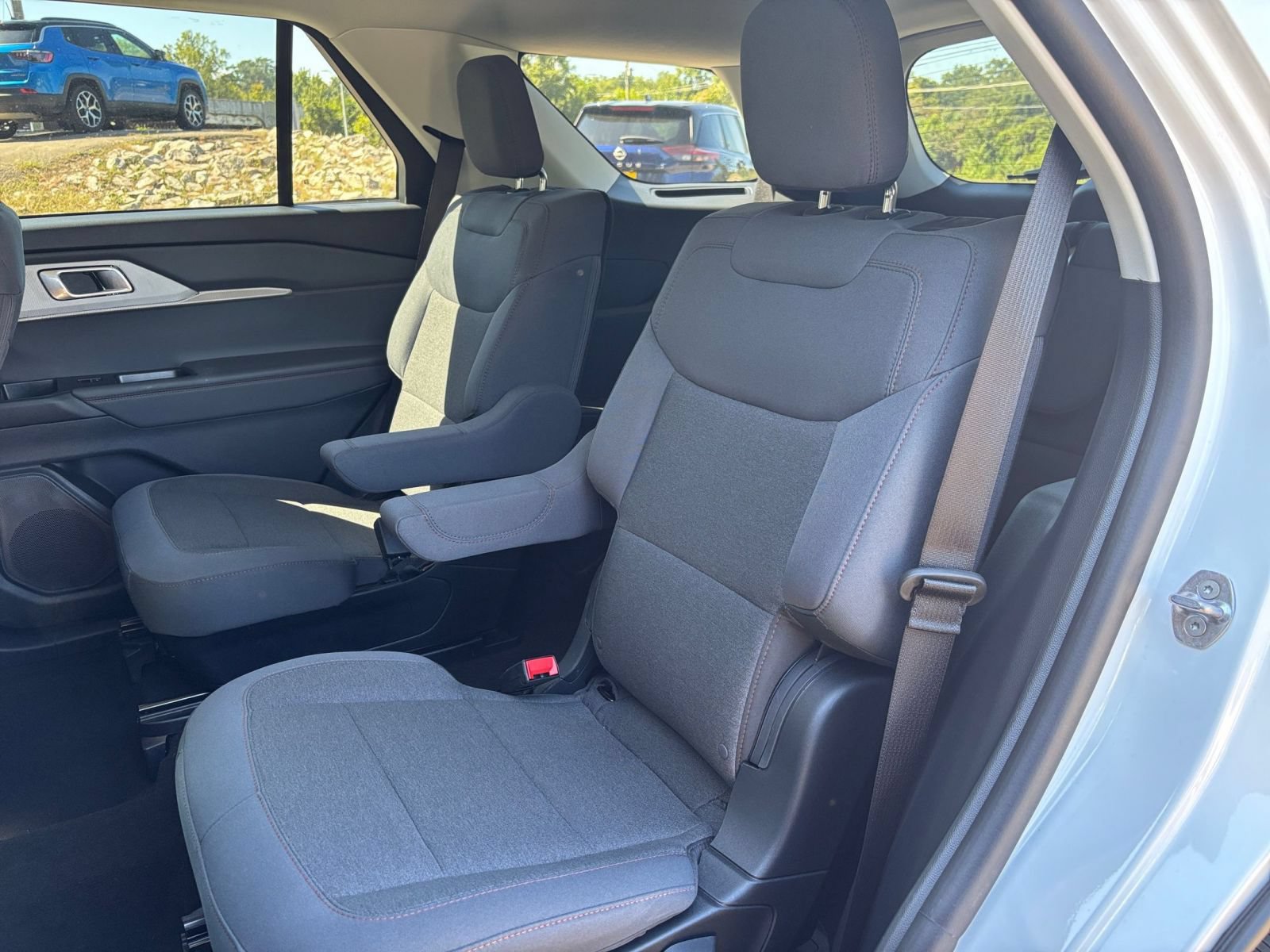 Used 2026 Ford Explorer Active AWD/4WD image 37