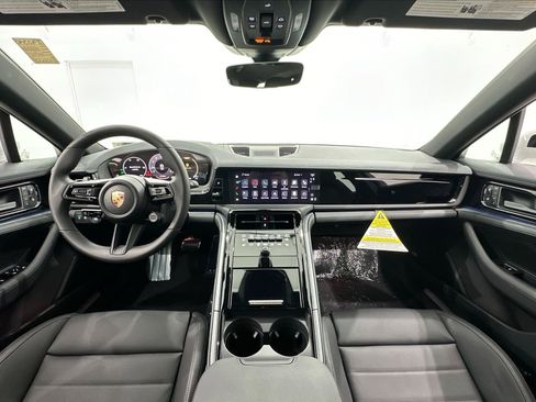 Certified 2024 Porsche Panamera 4 image 18