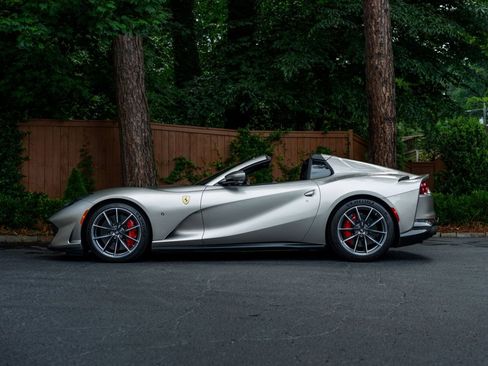 Used 2022 Ferrari 812 GTS RWD image 2