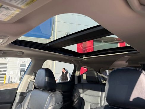 Used 2018 Nissan Murano Platinum w/ Cargo Package image 30