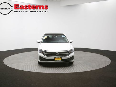 Used 2023 Volkswagen Jetta SE w/ Panoramic Sunroof Package image 94