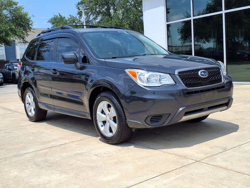 Used 2015 Subaru Forester 2.5i Premium AWD/4WD image 2