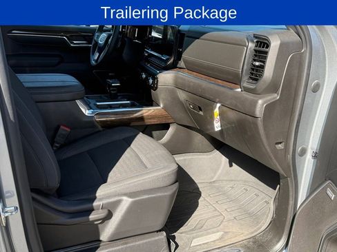 Used 2023 GMC Sierra 1500 Elevation w/ Preferred Package AWD/4WD image 10