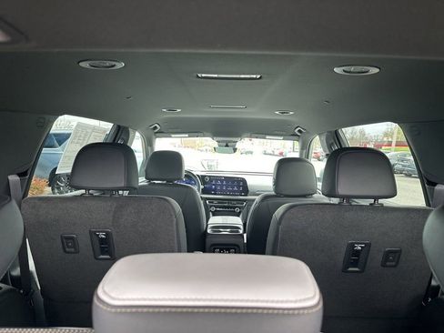 Used 2024 Chevrolet Traverse RS FWD image 14